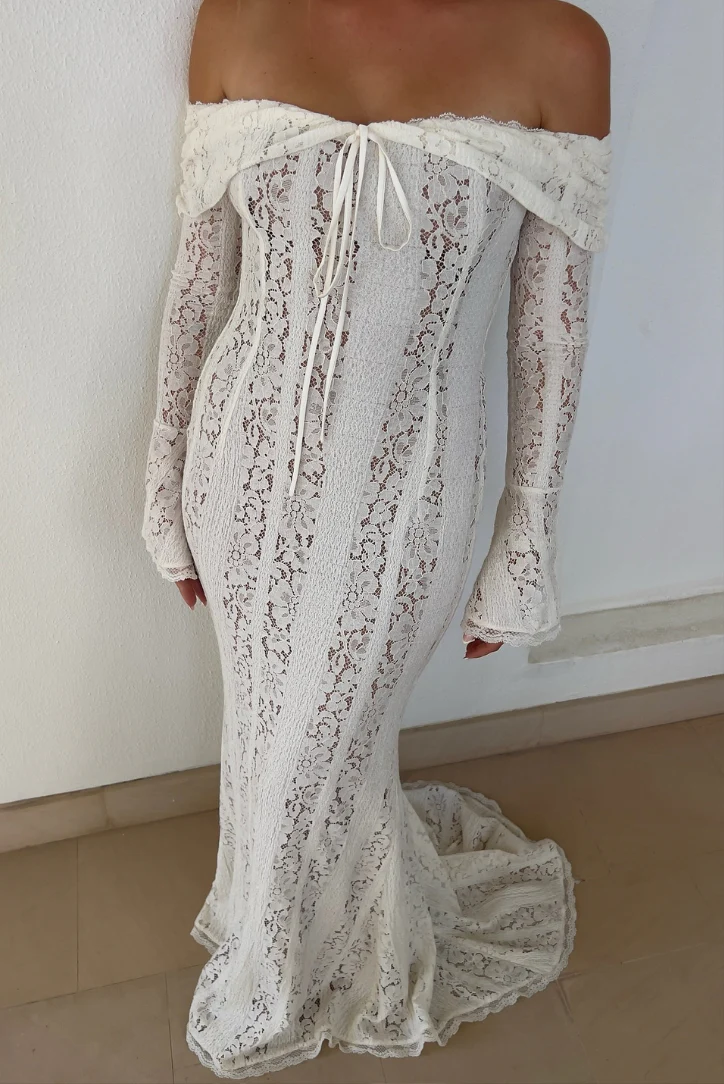 Eulalia | Lace Maxi Dress - Image 4